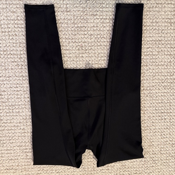 ALO Yoga Black Leggings - Picture 3 of 9